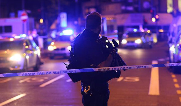 Londra'da teravih namazından çıkan Müslümanlara saldırı