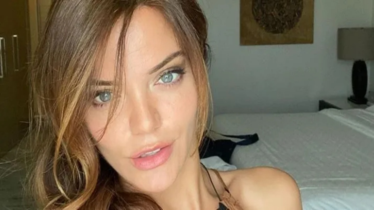 Hilal Altınbilek’in güzelliğini annesinden aldığı net! Altınbilek'in Annesini Görenler Şaşırdı