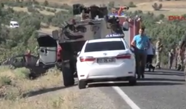 Diyarbakır'da polis otomobiliyle sivil araç çarpıştı! 5 ölü 5 yaralı... / VİDEO