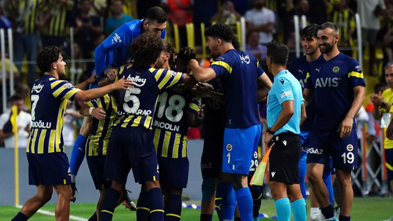 Slovacko'yu 3-0 mağlup eden Fenerbahçe, Kadıköy'de turun kapısını araladı