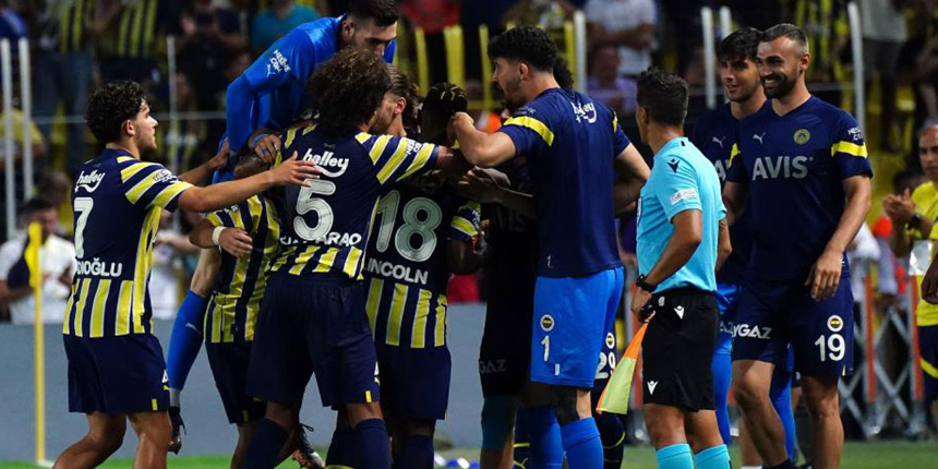 Slovacko'yu 3-0 mağlup eden Fenerbahçe, Kadıköy'de turun kapısını araladı