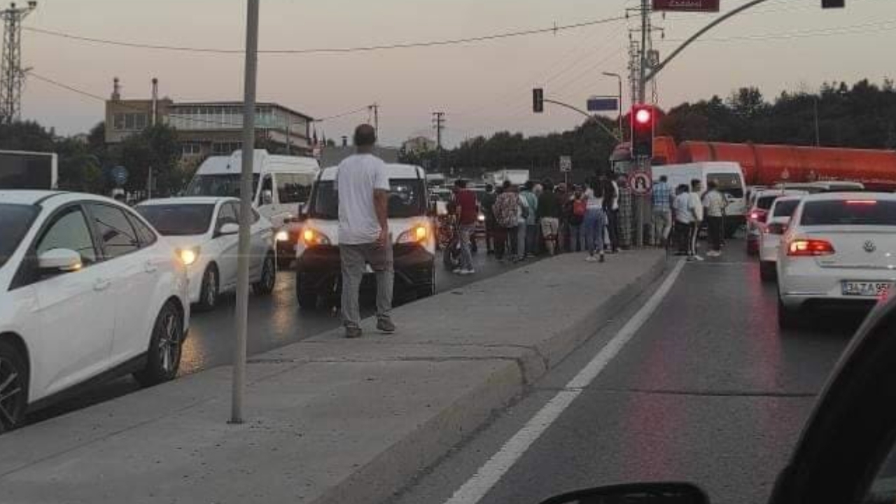 İETT otobüsü zincirleme kazaya yol açtı! 7 aylık hamile kadın yaralandı