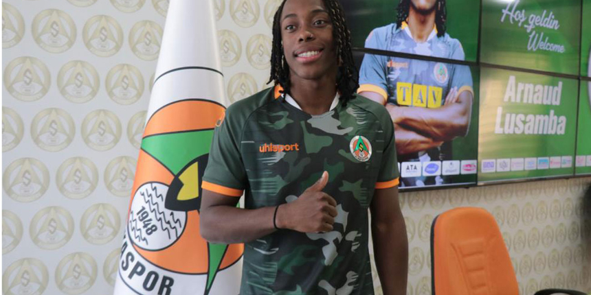 Alanyaspor, Fransız orta saha oyuncusu Arnaud Lusamba'yı renklerine bağladı