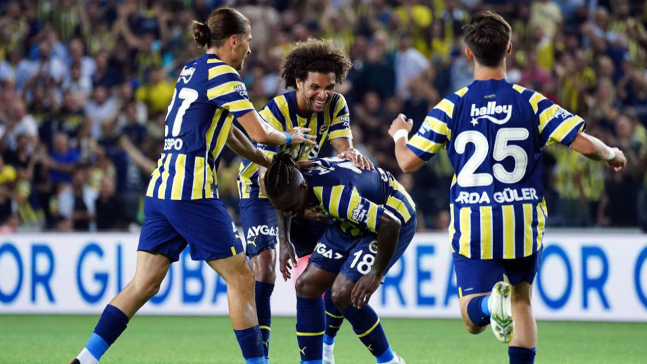 2 gol ve 1 asist yapan Lincoln Henrique'yi Fenerbahçeli taraftarlar ayakta alkışladı