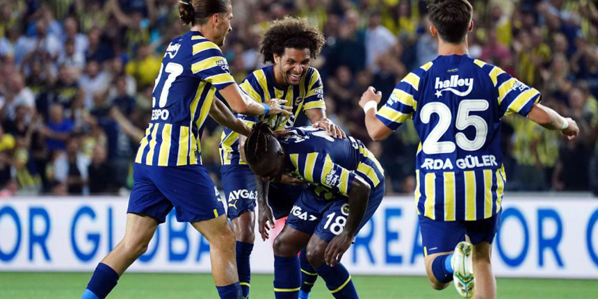 2 gol ve 1 asist yapan Lincoln Henrique'yi Fenerbahçeli taraftarlar ayakta alkışladı