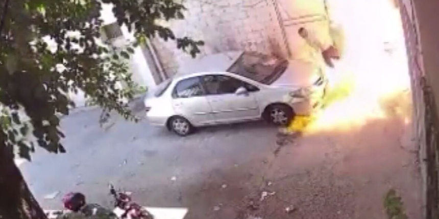 Patronuyla tartıştı, hıncını motosikleti yakarak çıkardı! O anlar ise kameraya yansıdı