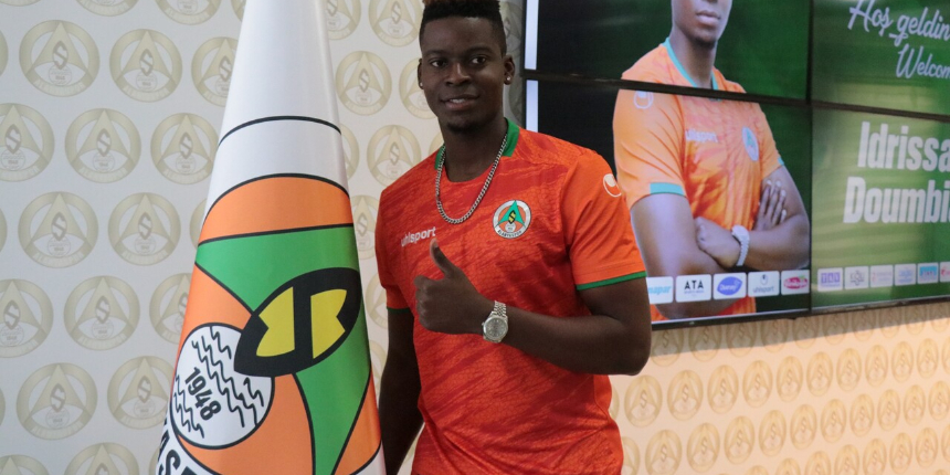 Alanyaspor kadrosunu güçlendirmeye devam ediyor! Doumbia 1 yıllığına Akdeniz ekibinde