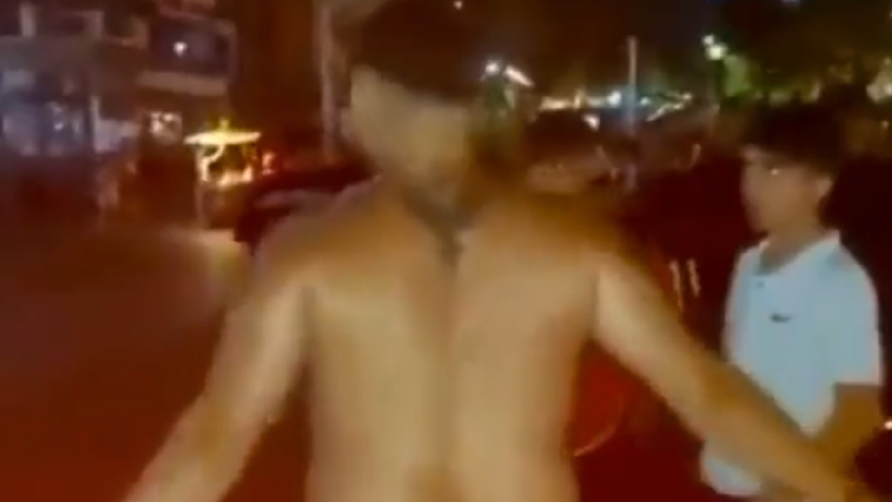 Taksim'de kutlama yapan Suriyelileri dağıttı, 'Türkiye' sloganları attı