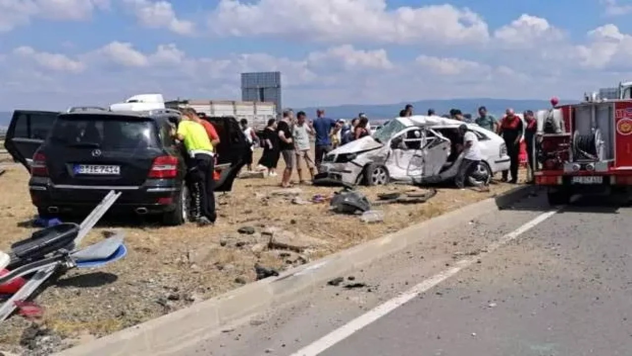 Çanakkale'de korkunç kaza! Plaja giderken felaketi yaşadılar: Karı-koca öldü, çocukları yaralandı!