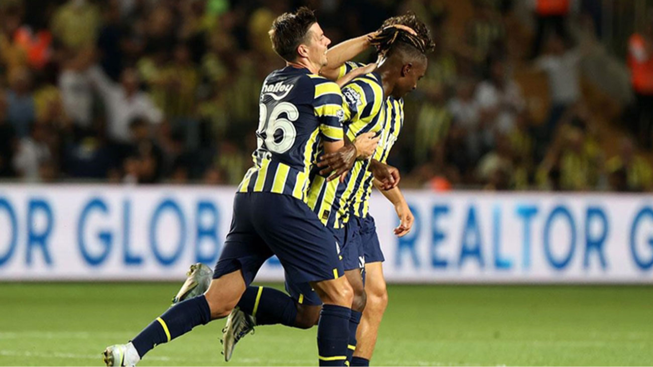 Perdeyi Ümraniyespor'la Kadıköy'de açacak Fenerbahçe ligdeki rakiplerine karşı üstün