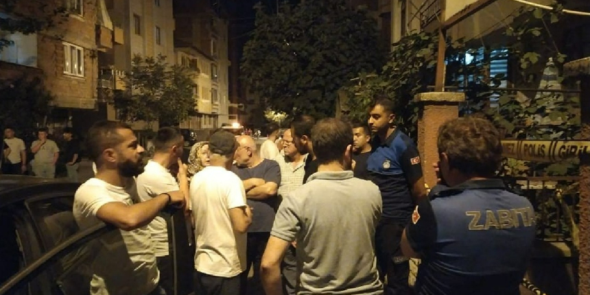 Vahşi cinayet! Kadını boğazını keserek öldürdü, kocasını ağır yaraladı