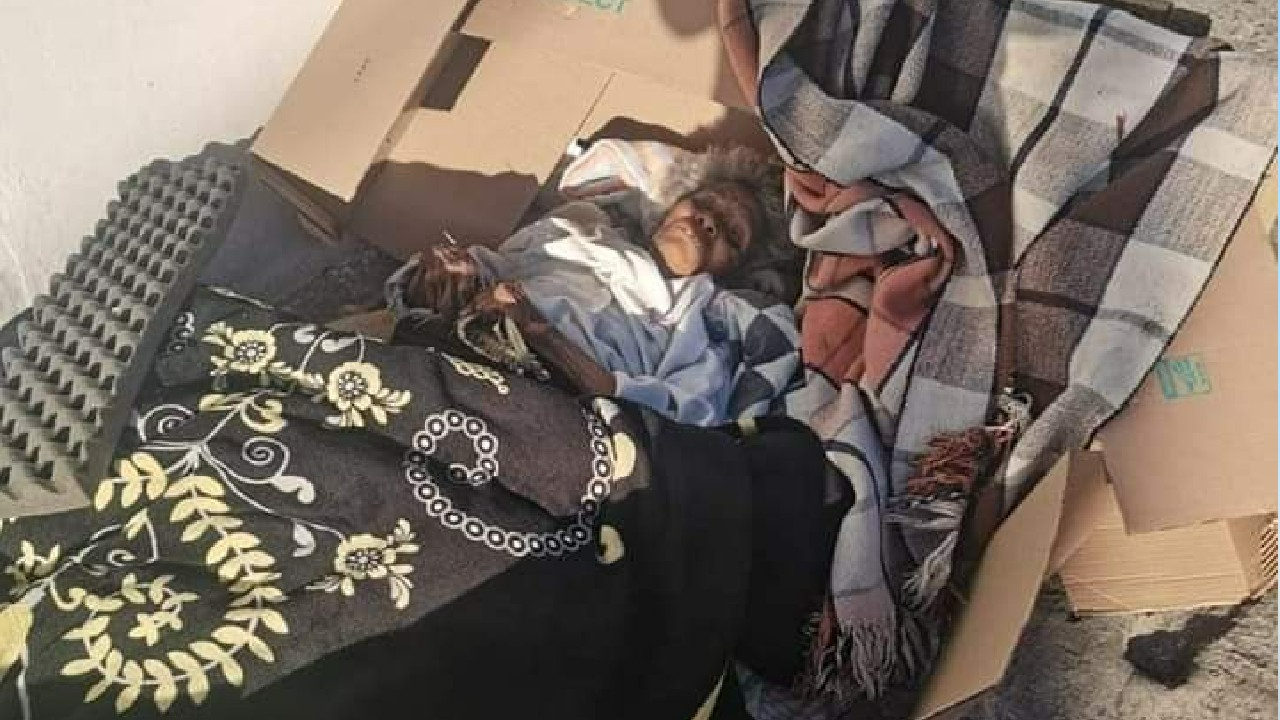 Yaşlı kadın, karton kutu içerisinde sokakta ölüme terk edildi!