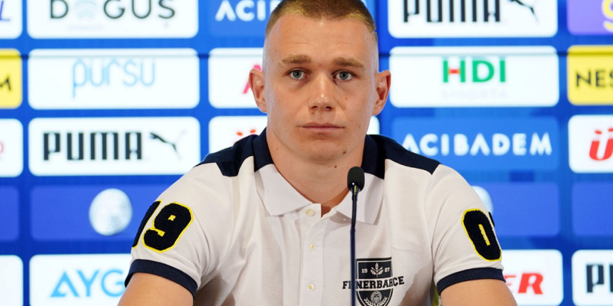 Fenerbahçe'de gündem olan tecrübeli stoper Attila Szalai'nin geleceği belli oldu