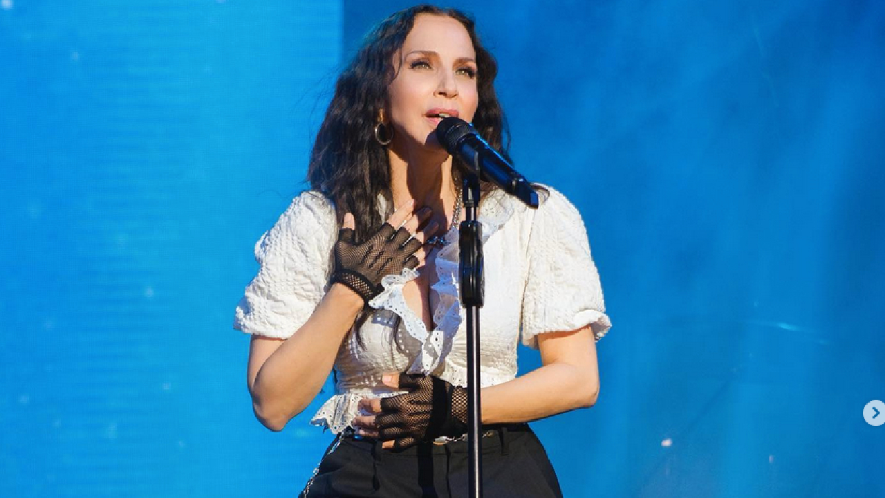Sertab Erener konserinde baskın şoku!