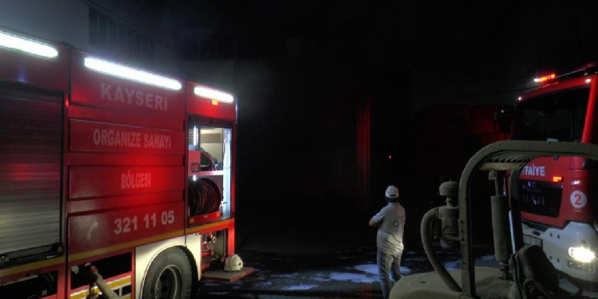 Kayseri’de palet fabrikasında yangın!