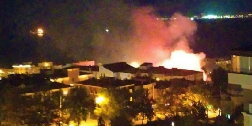 Tekirdağ’da okul bahçesindeki ağaçlar alev alev yandı