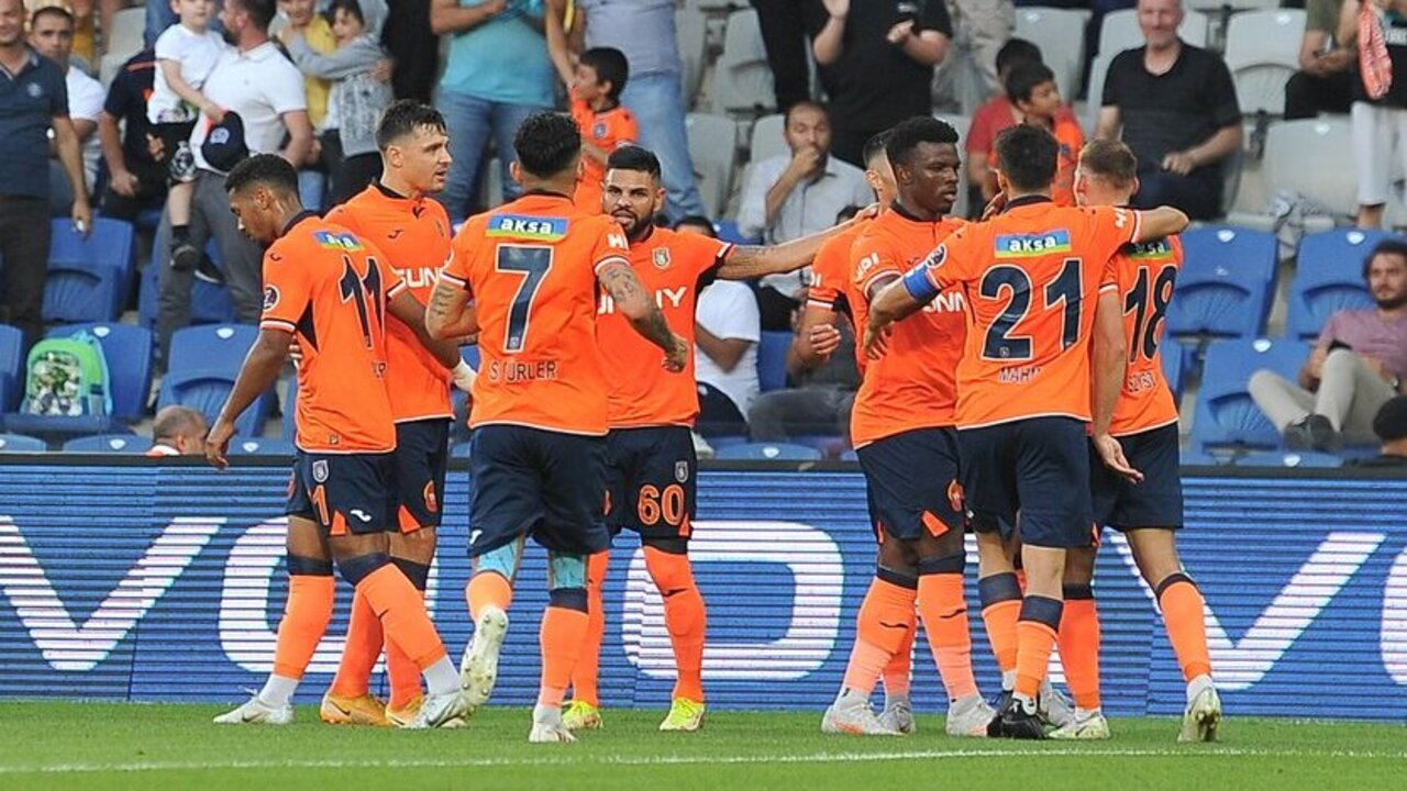 Başakşehir sezona galibiyetle başladı! Evinde Kasımpaşa'yı 4-0 mağlup etti