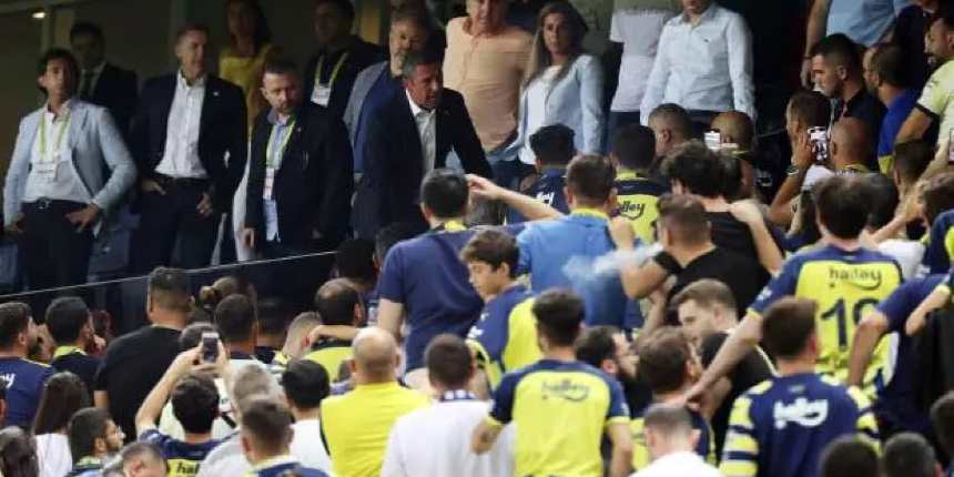 Kadıköy'de maç sonu gerginlik! Fenerbahçe Başkanı Ali Koç, taraftarlarla tartıştı
