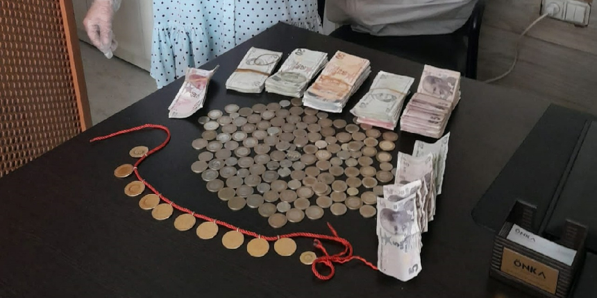 Dilencinin üzerinden 10 cumhuriyet altını ile 9 bin 165 lira çıktı!