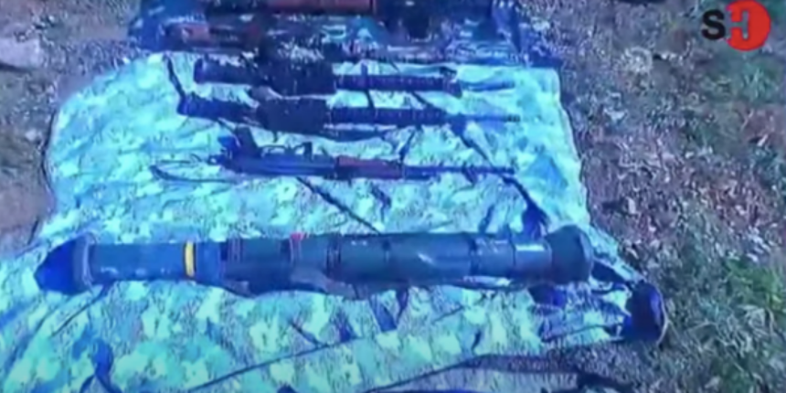 İşte İsveç ve ABD'nin PKK'lılara verdiği silahlar! Bakan Akar büyükelçilere böyle gösterdi!