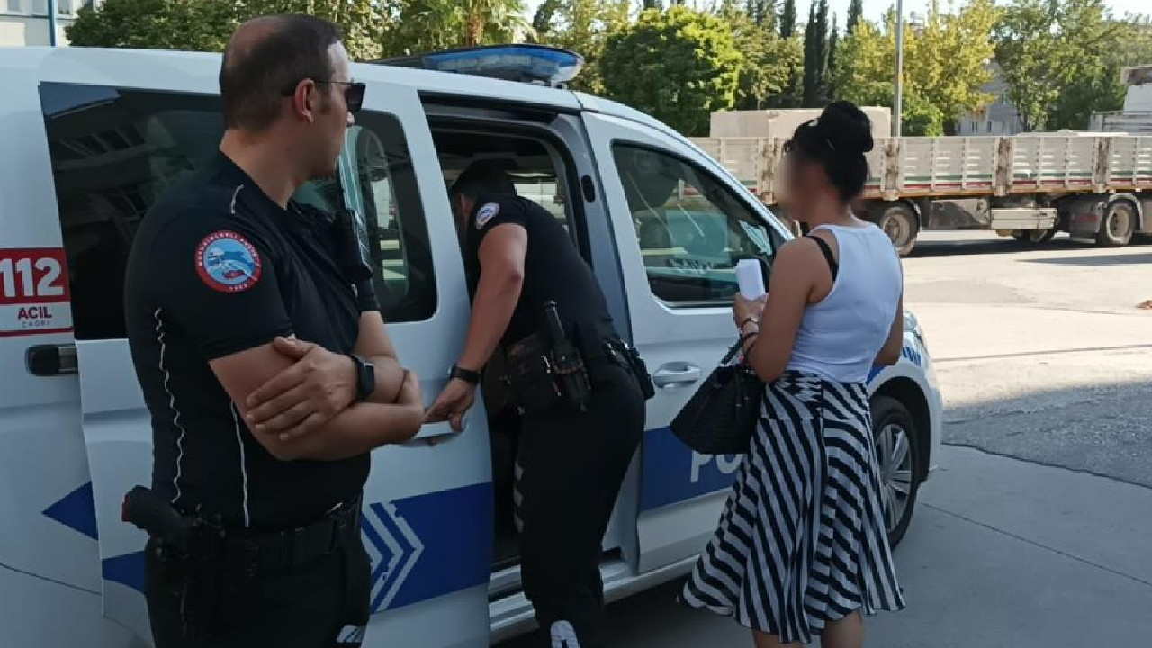 Genç kadın, sokak ortasında yumruklu saldırıya uğradı!