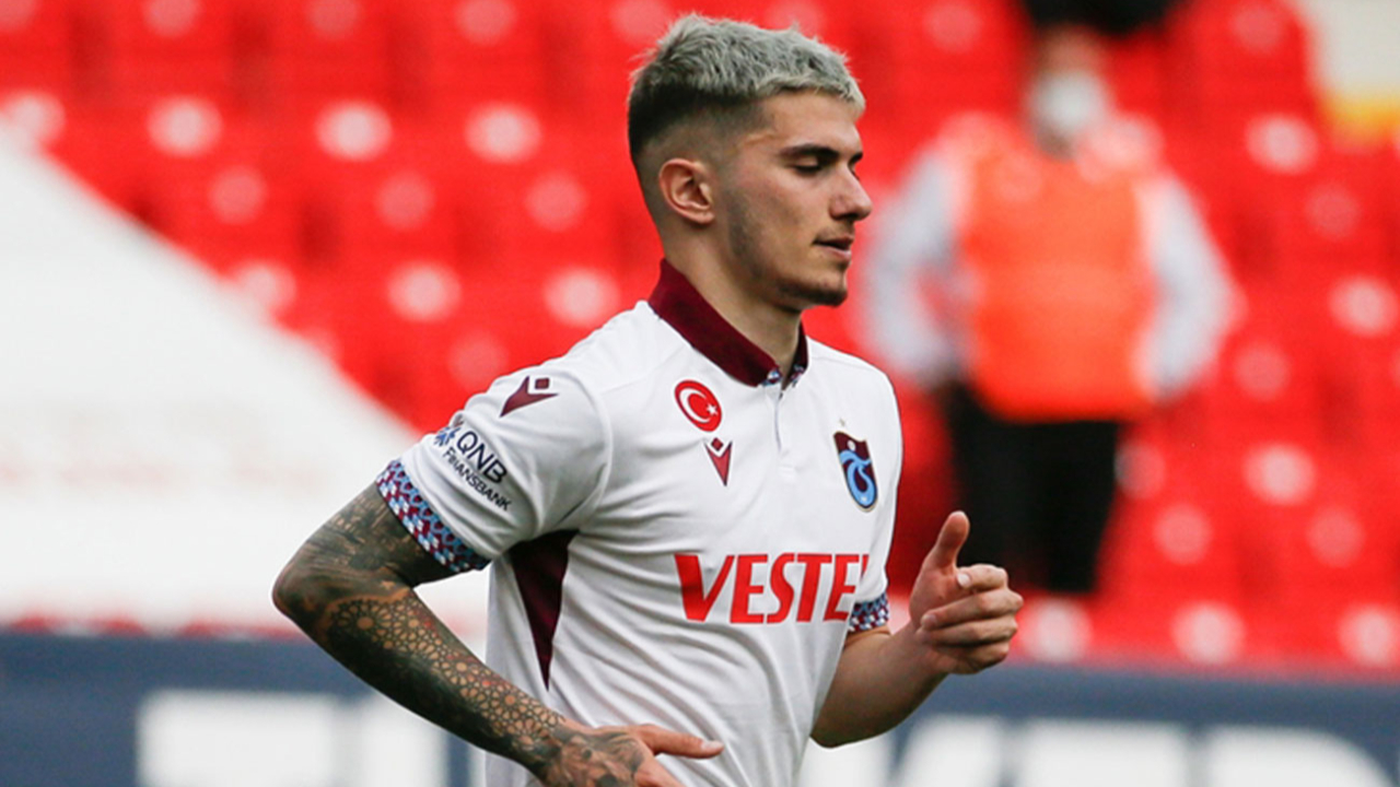 Flaş gelişme! Trabzonspor, Berat Özdemir ile yolların ayrıldığını resmen açıkladı