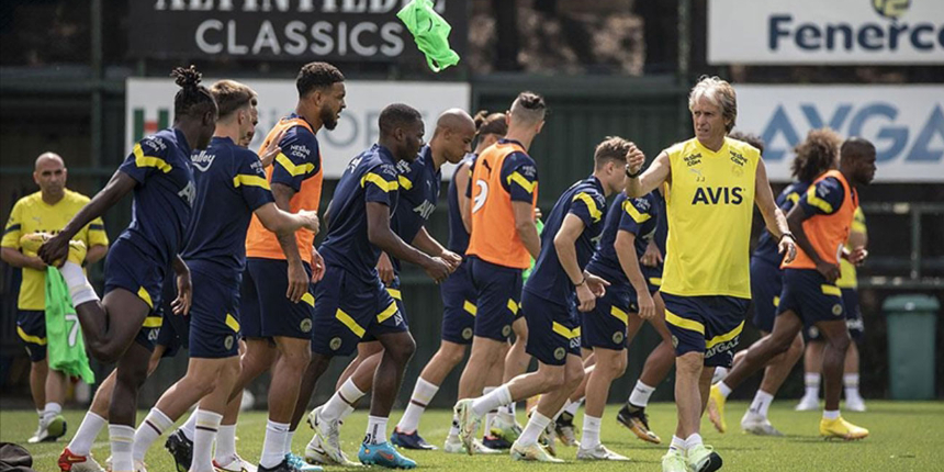 Slovacko hazırlıklarını sürdüren Fenerbahçe'de sakat futbolcular antrenmanda yer almadı