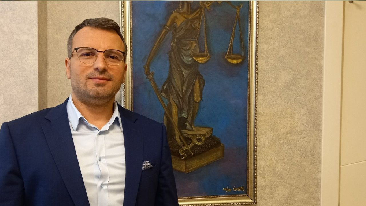 Aracıyla hız yapan avukatın cezası, kamu görevi yaptığı gerekçesiyle iptal edildi