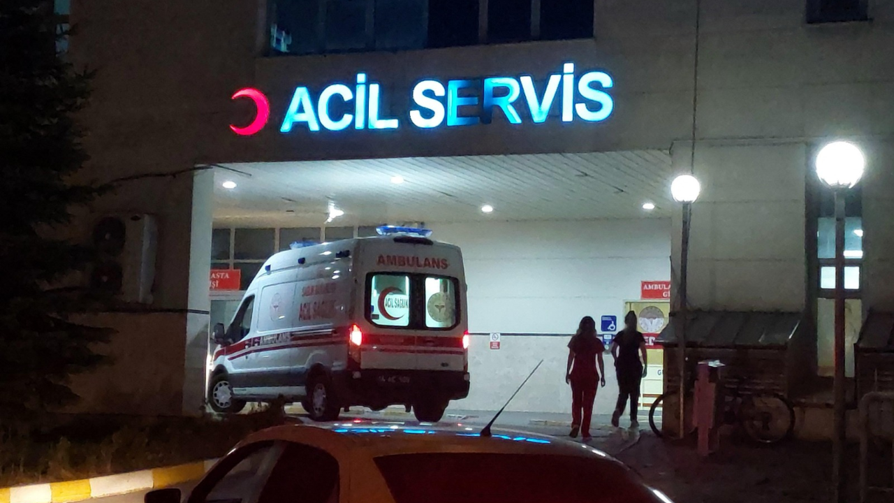 Uşak’ta 27 işçi yemekten zehirlenerek hastanelik oldu