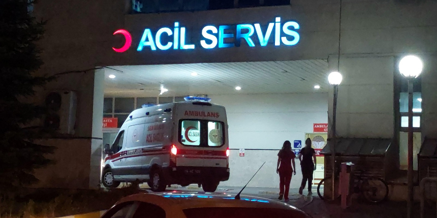 Uşak’ta 27 işçi yemekten zehirlenerek hastanelik oldu