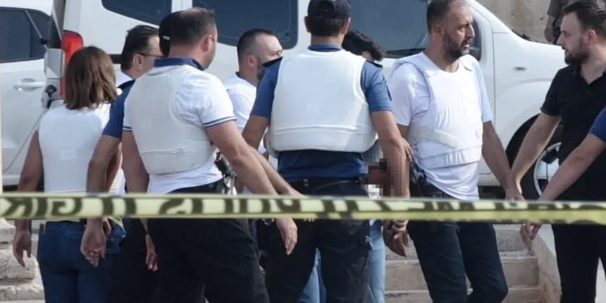 Antalya'da rehine krizi: Annesi geldi, saldırgan ikna edildi