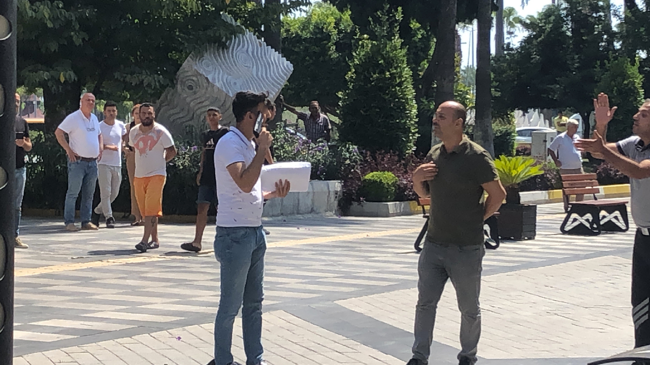 Emeklilik talebi reddedilen eski asker, SGK önünde silahı başına dayadı