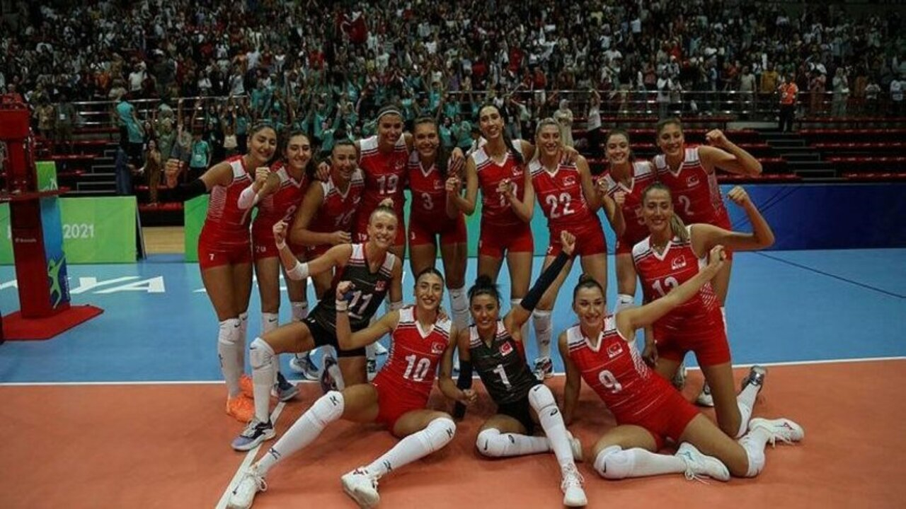 Filenin Sultanları Konya'da yarı finalde! İran'ı set vermeden yendik