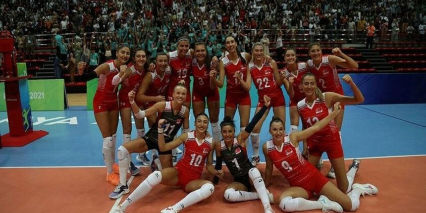 Filenin Sultanları Konya'da yarı finalde! İran'ı set vermeden yendik