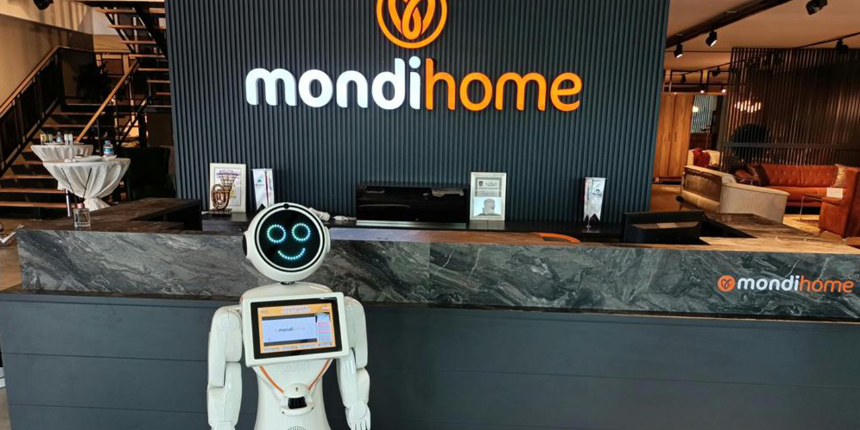 Mondihome'un Polatlı mağazasında "robot müşteri temsilcisi" dönemi
