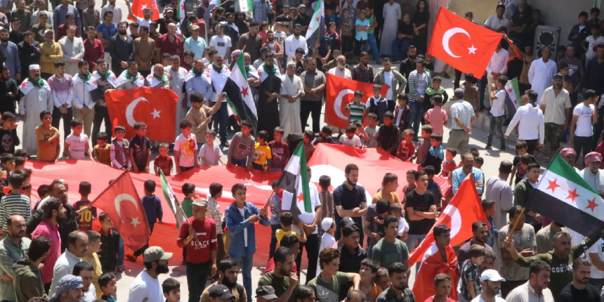 Suriye halkından, muhaliflerin Azez'deki provakatif saldırılarına inat Türkiye'ye destek gösterisi