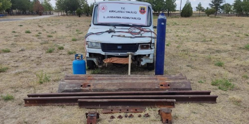 250 bin liralık tren raylarını çaldılar!
