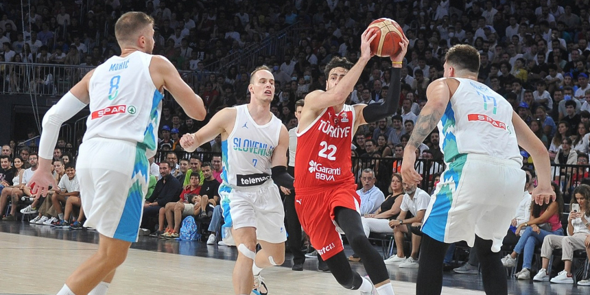 12 Dev Adam uzatmada pes etti! Slovenya'ya 104-103 mağlup olduk