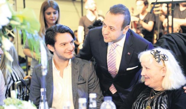 Bağış çiftinden Darülaceze’de iftar...