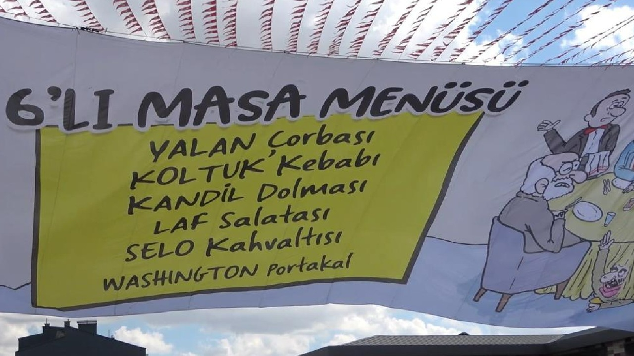 Cumhurbaşkanı Erdoğan'ın katıldığı toplu açılış töreninde 'altılı masa'ya pankartlı gönderme!