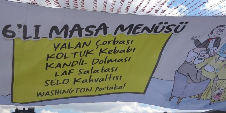 Cumhurbaşkanı Erdoğan'ın katıldığı toplu açılış töreninde 'altılı masa'ya pankartlı gönderme!