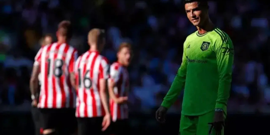 Manchester United'da büyük çöküş! 25 dakikada Brentford karşısında 4 gol yediler