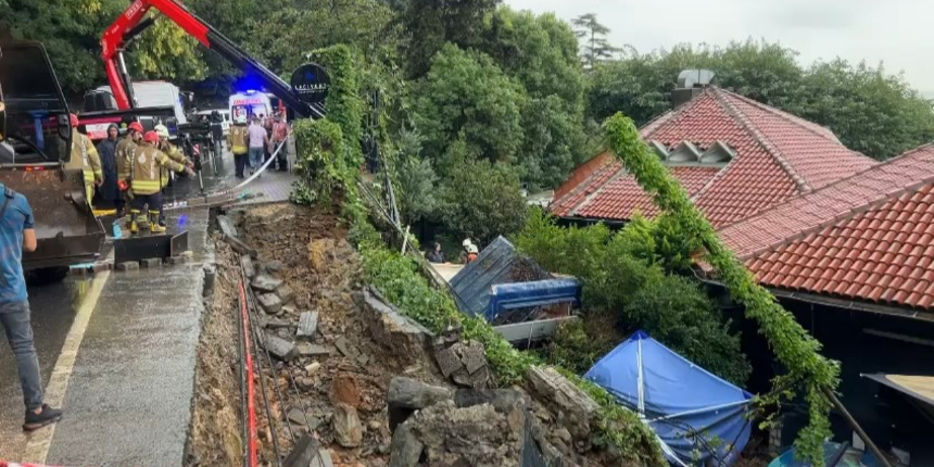 İstanbul'da şiddetli yağış nedeniyle istinat duvarı çöktü: Göçük altında kalan restoran çalışanı kurtarıldı!
