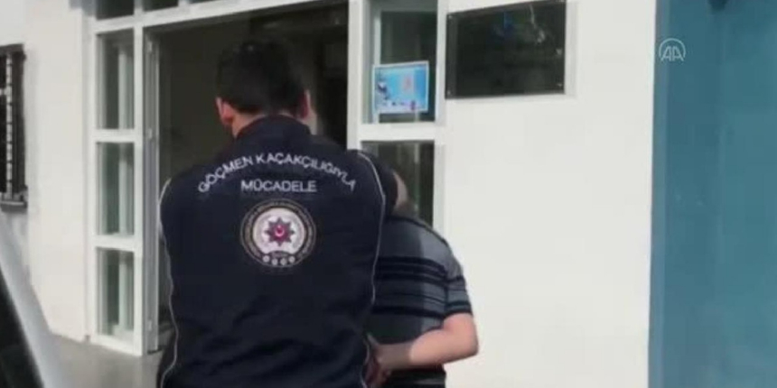 Türk bayrağının üzerine basarak video çeken kişi tutuklandı!