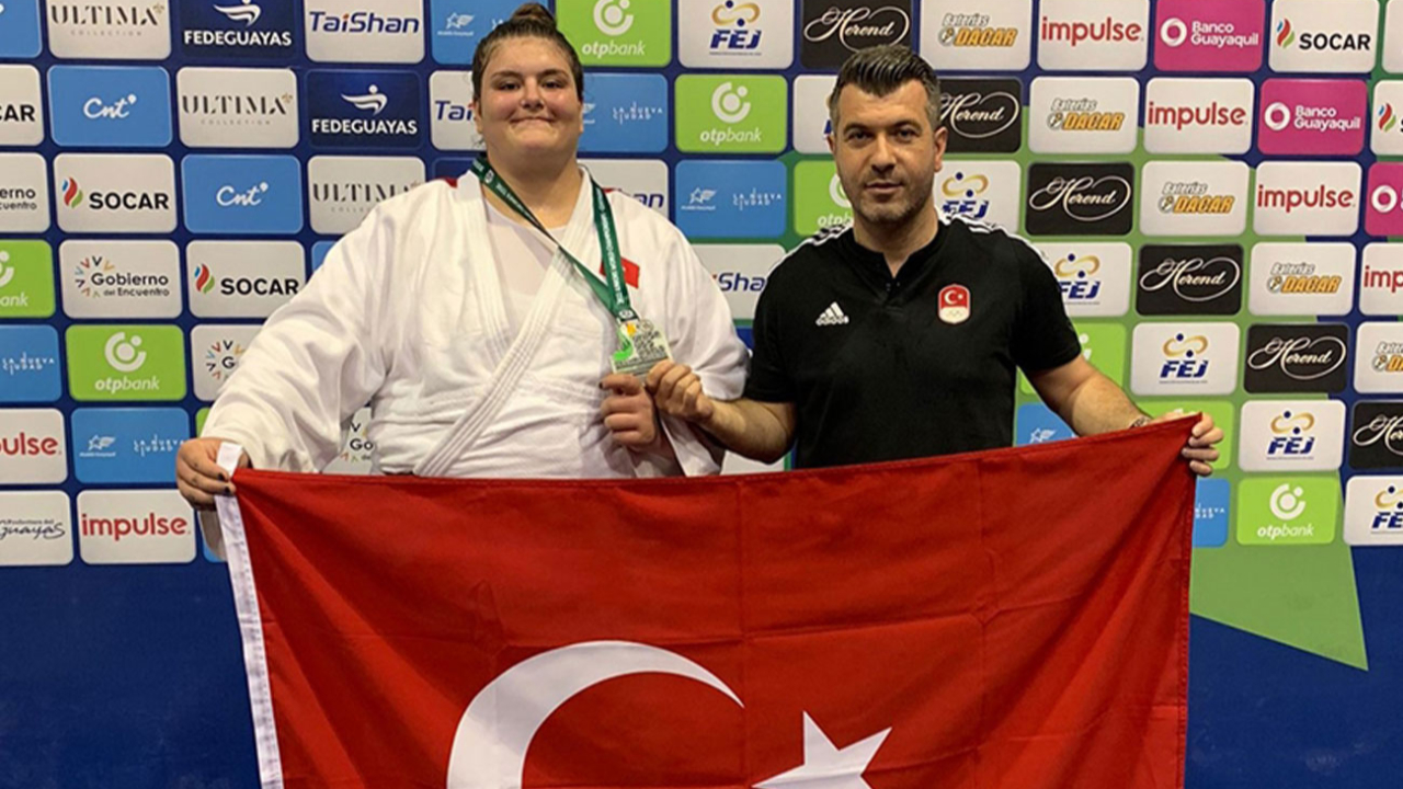 Genç milli judocu Hilal Öztürk, Dünya Şampiyonası'nda gümüş madalya aldı