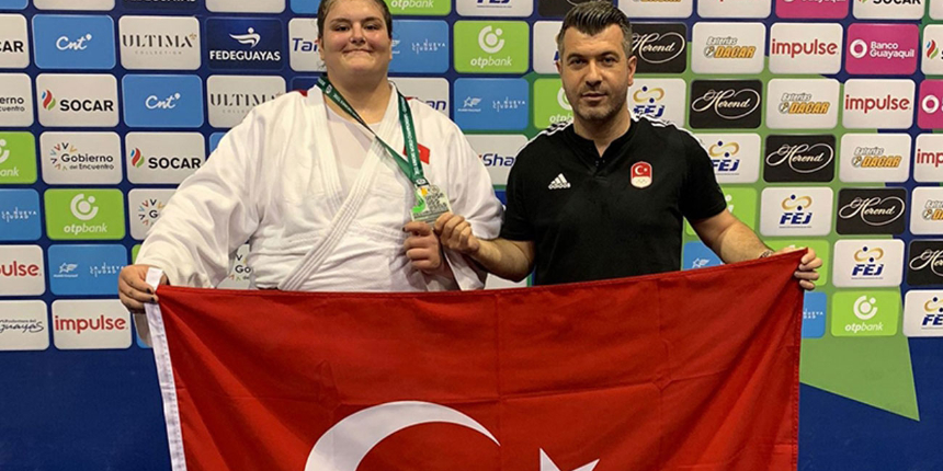 Genç milli judocu Hilal Öztürk, Dünya Şampiyonası'nda gümüş madalya aldı