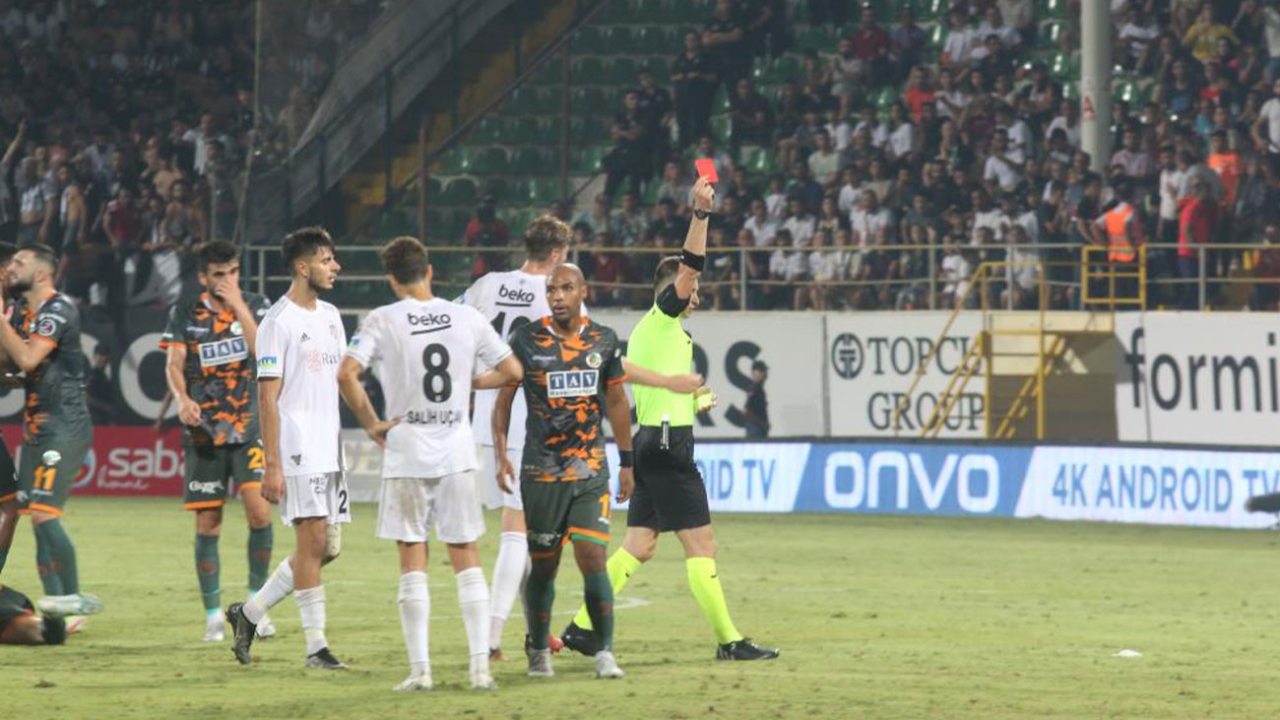 Beşiktaş'tan hakem tepkisi: Bu sezon hiçbir maçımızda görmek istemiyoruz