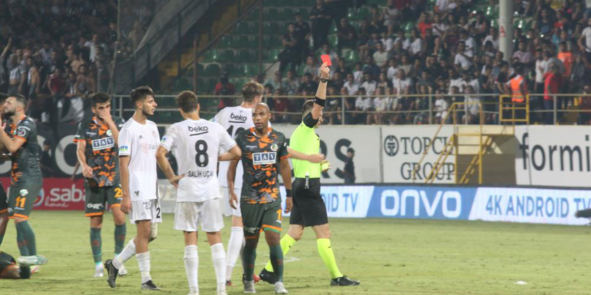 Beşiktaş'tan hakem tepkisi: Bu sezon hiçbir maçımızda görmek istemiyoruz