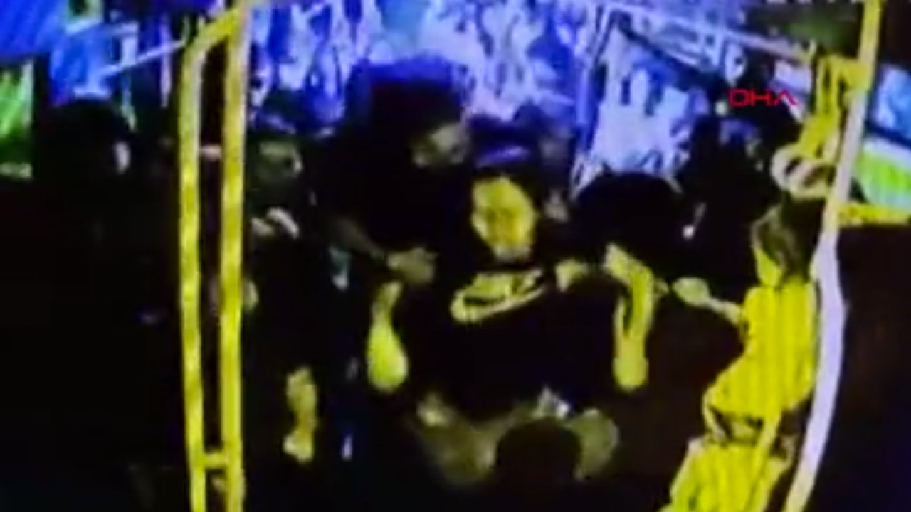 Otobüs şoförü, fenalaşan hamile yolcuyu sırtında hastaneye taşıdı