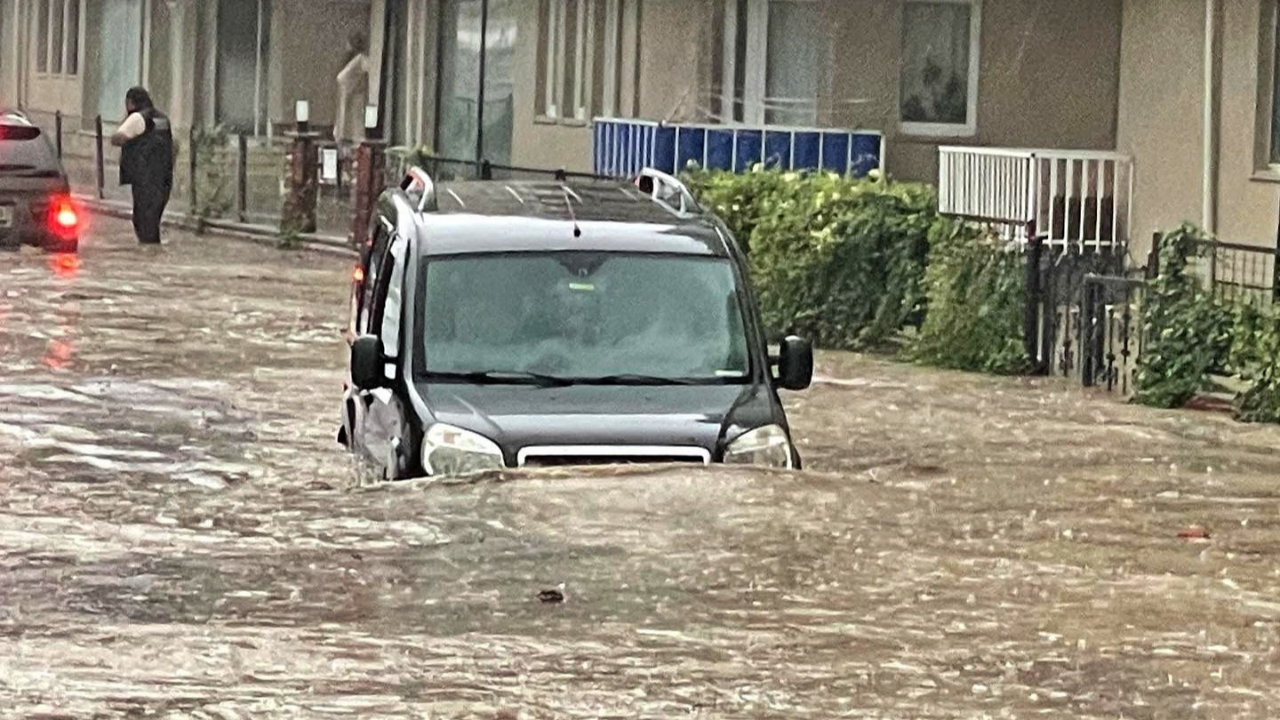 AFAD'dan İstanbul, Bursa ve Yalova duyurusu: Su baskınlarında can kaybı yaşanmamıştır!
